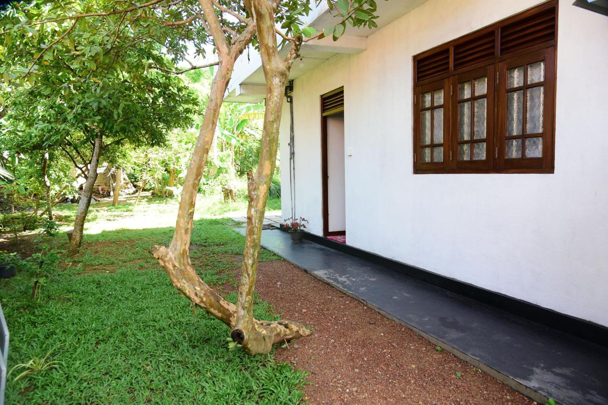 Sun Ground Villa Hikkaduwa Exterior photo